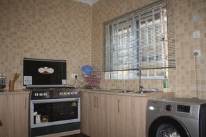 Refrigerador, microondas, tetera/pava eléctrica