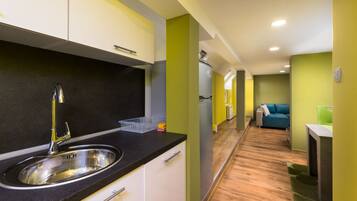 Deluxe-lejlighed - 2 soveværelser | Privat køkken | Køleskab, mikrobølgeovn, ovn, kogeplade