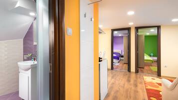 Deluxe-lejlighed - 2 soveværelser | Mørklægningsgardiner, lydisolering, strygejern/strygebræt, gratis Wi-Fi