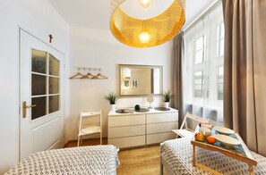 Exclusive Apartment, 2 Bedrooms, Kitchenette, Courtyard View (Nr 6, Kramarska) - Friendly Apartments - Rynek (Poznan)