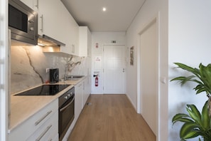 Standard-Apartment, 1 Schlafzimmer | Eigene Küche | Großer Kühlschrank, Mikrowelle, Ofen, Herdplatte
