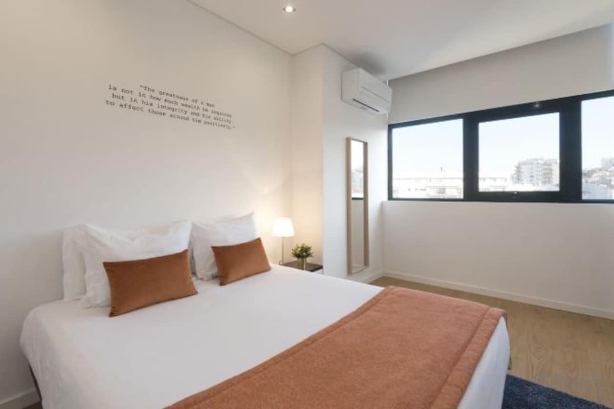 1 bedroom, blackout curtains, soundproofing