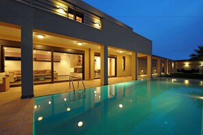 Piscine extérieure (ouverte en saison)