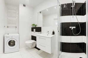 Dusche, Haartrockner, Handtücher