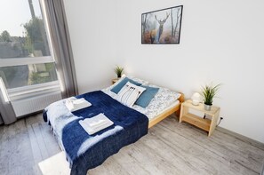 Iron/ironing board, free WiFi, bed sheets