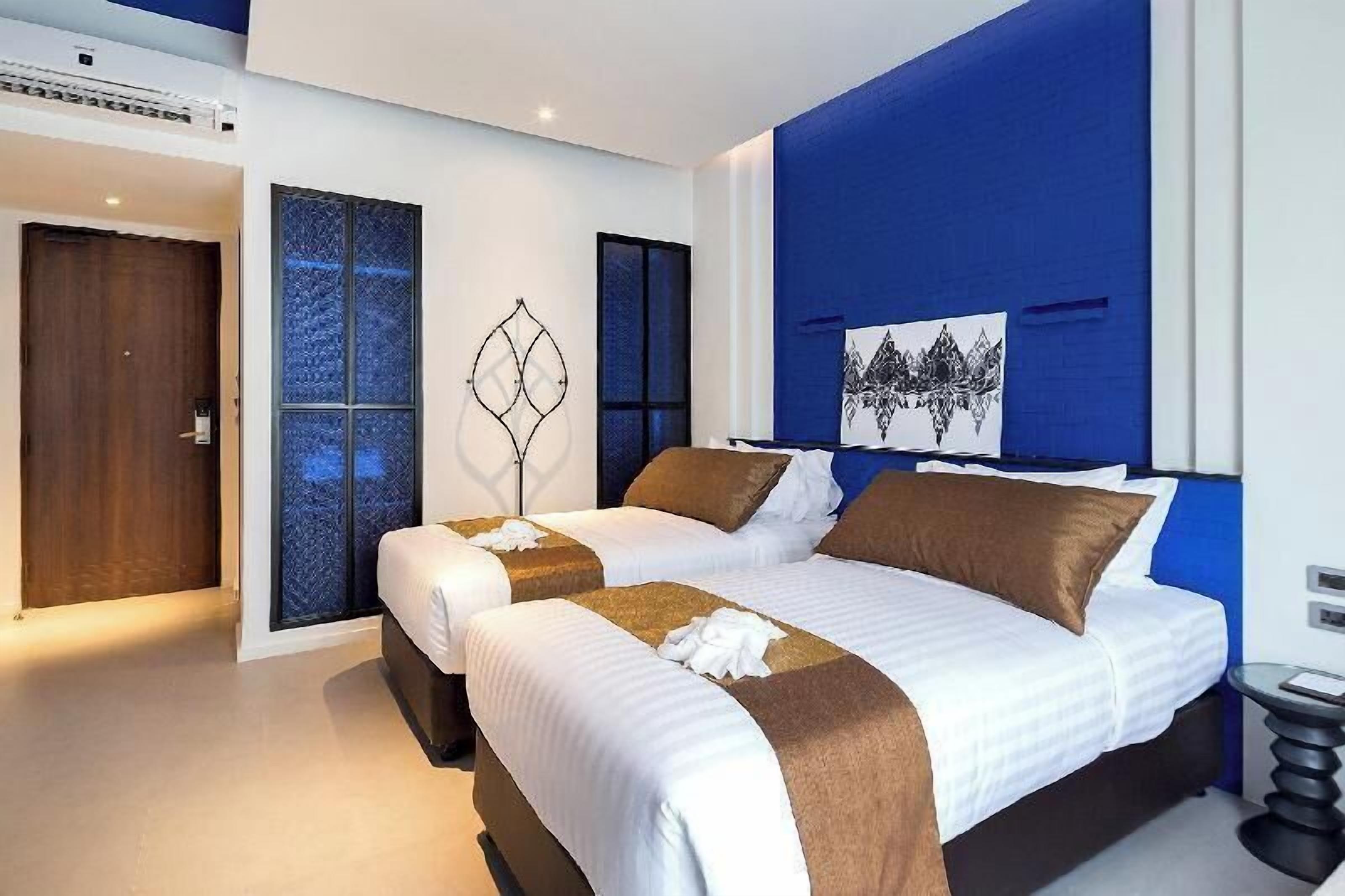 Coffres-forts dans les chambres, bureau, rideaux occultants