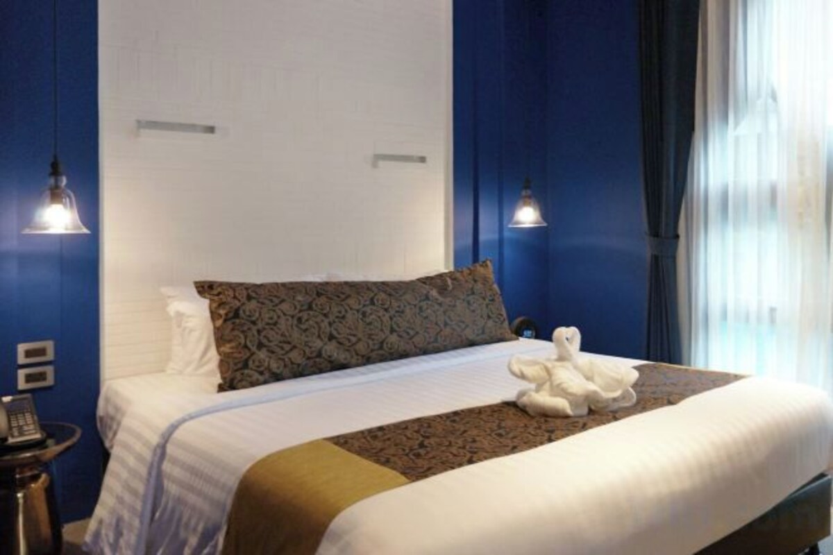 In-room safe, desk, blackout drapes, WiFi (free)