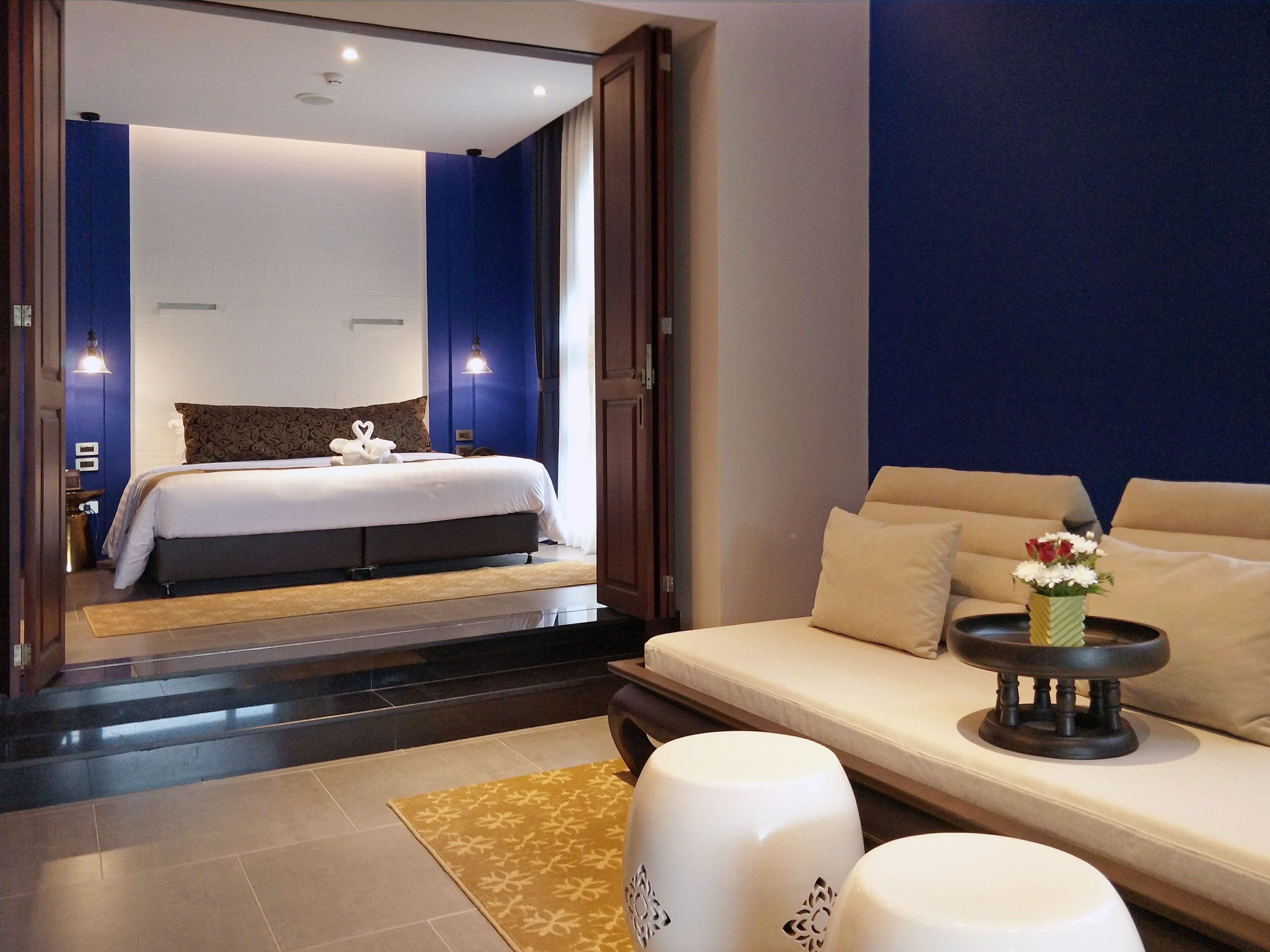 Executive Jacuzzi Suite | 客房內保險箱、書桌、遮光布/窗簾、免費無線上網