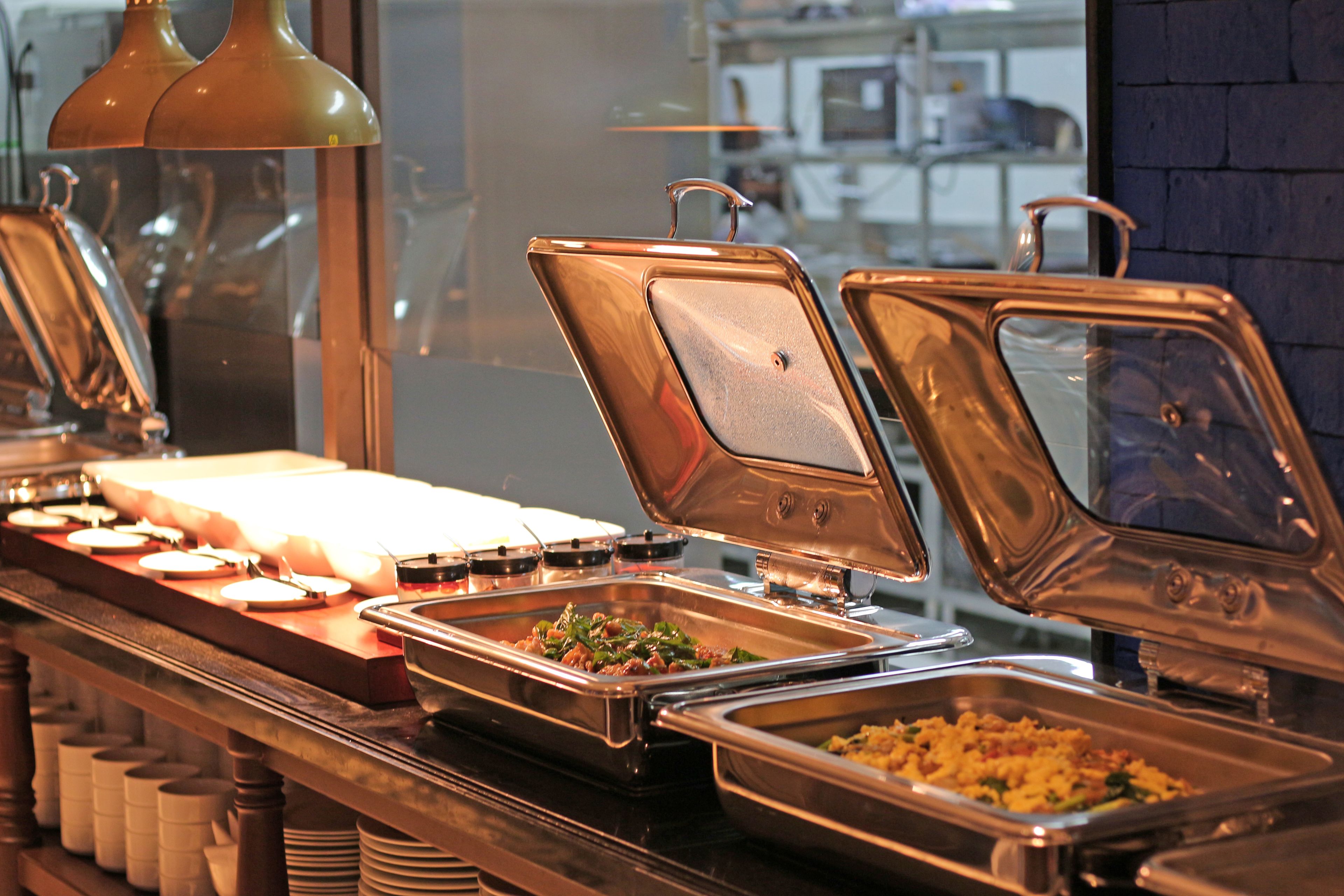 每日供应自助式早餐（每人 THB 500）