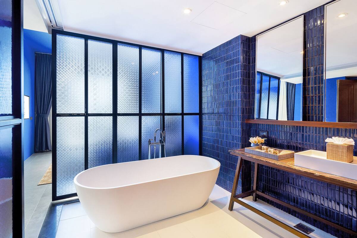 royal suite | bathroom | shower, designer toiletries, hair dryer, bathrobes