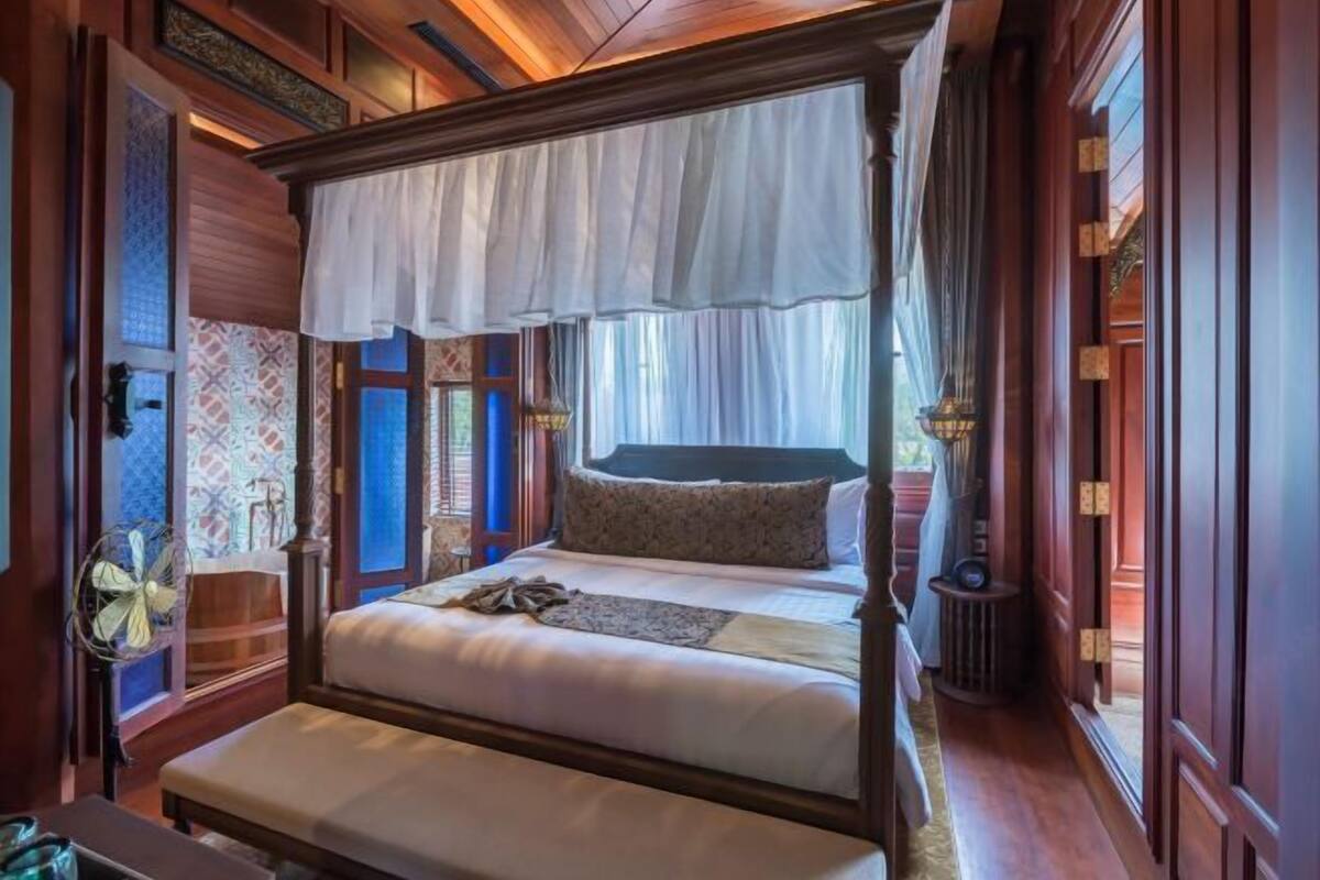 In-room safe, desk, blackout drapes, WiFi (free)