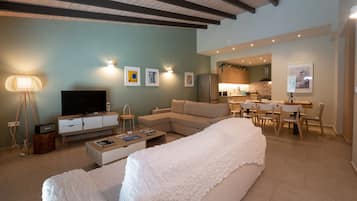 Villa Deluxe, 4 chambres, bain Ă remous | Restauration dans la chambre