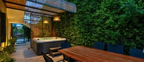 Deluxe Villa, 4 Bedrooms, Hot Tub | Courtyard