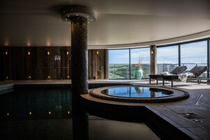 Indoor spa tub