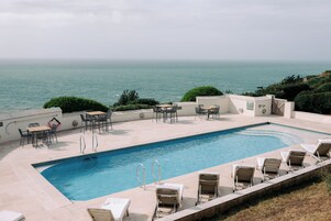Piscina interna, piscina externa sazonal
