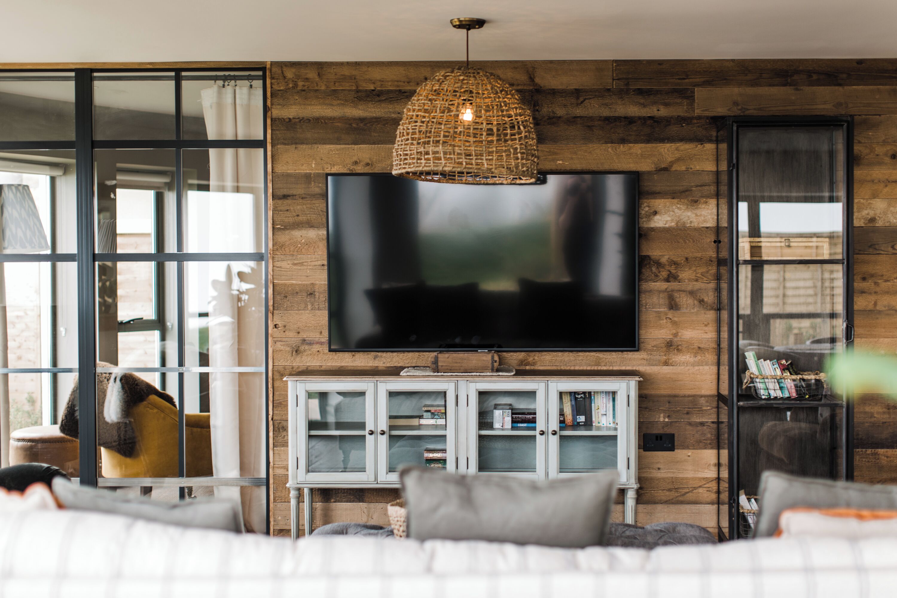 the signal house (pet) | living area | flat-screen tv