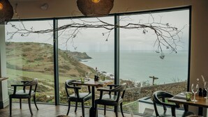Unclassified image, 3 of 90, button - Gara Rock (Salcombe)