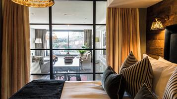 Garden Junior Suite (Pet) | 1 bedroom, premium bedding, in-room safe, individually decorated
