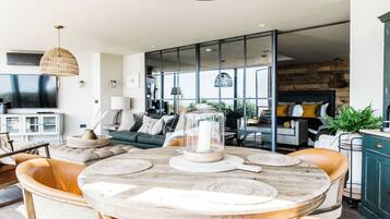 Secret Suite (Pet) | In-room dining