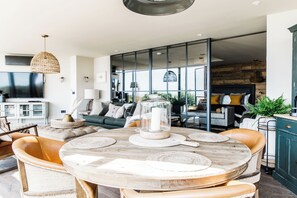 Secret Suite (Pet) | In-room dining - Gara Rock (Salcombe)