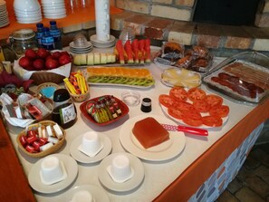 Desayuno buffet diario (EUR 5 por persona)