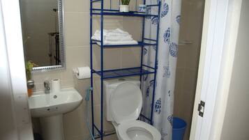 Talo, 3 makuuhuonetta | Kylpyhuone | Suihku, ilmaiset hygieniatuotteet, hiustenkuivaaja