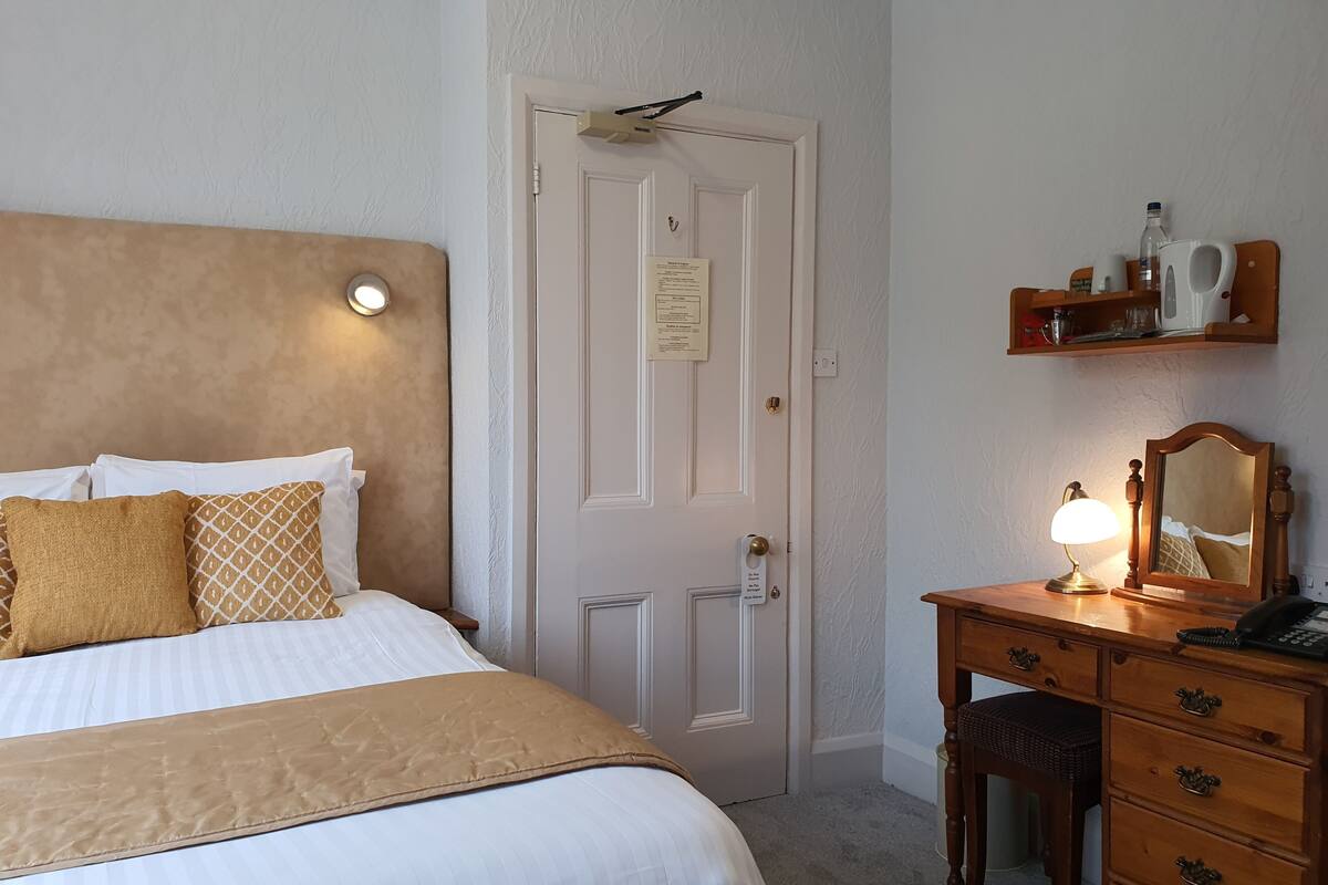 single room | 1 bedroom, individually decorated, individually furnished, desk