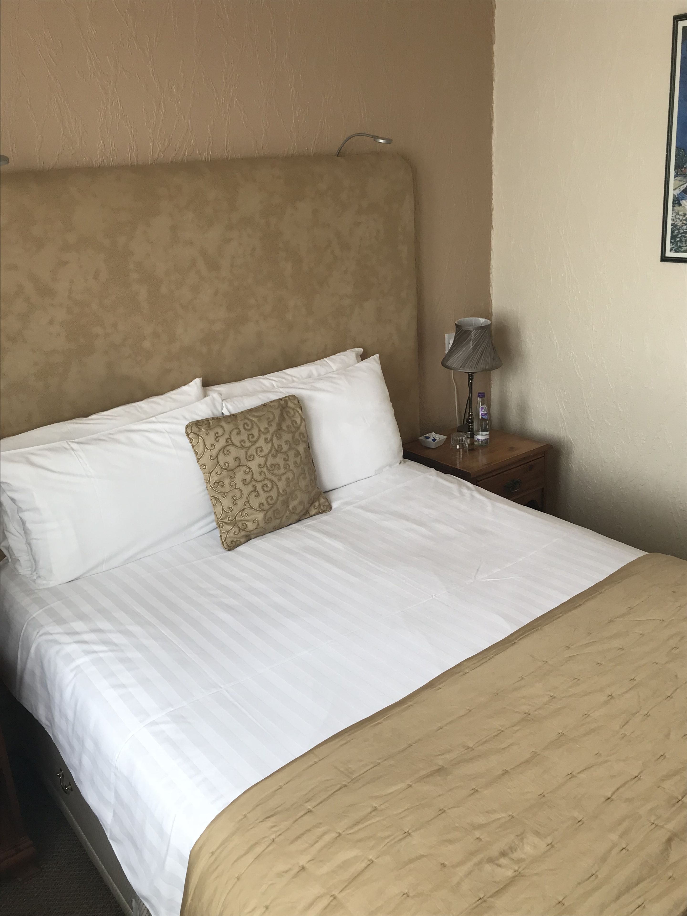 double room | 1 bedroom, individually decorated, individually furnished, desk