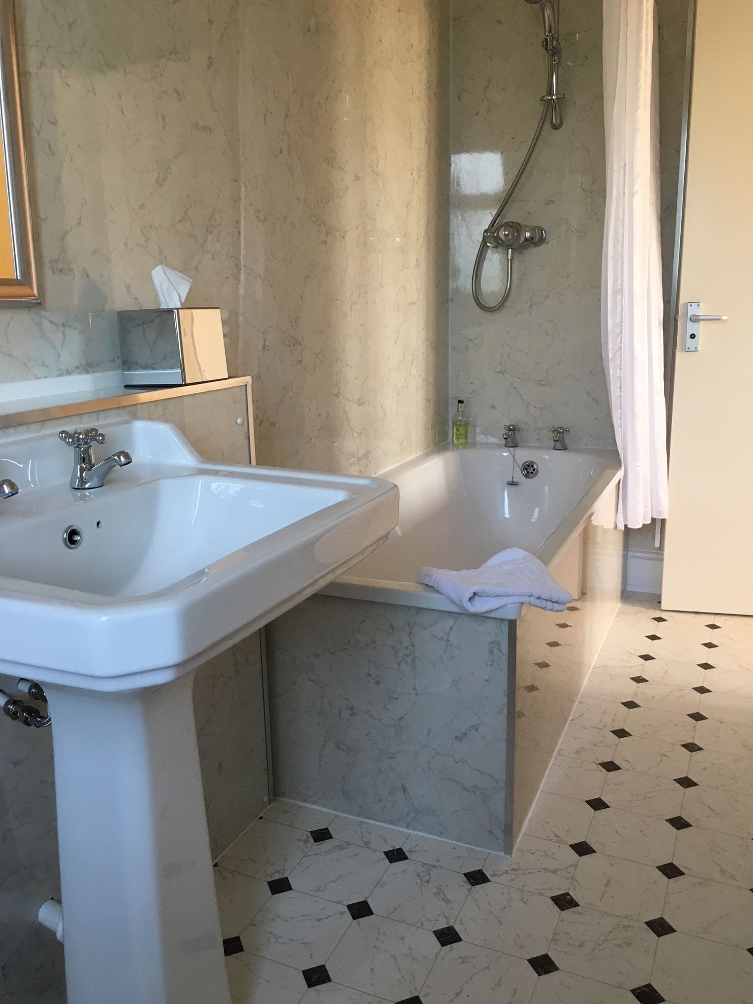 classic double room (super king) | 1 bedroom, individually decorated, individually furnished, desk