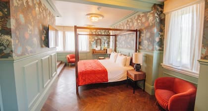 The Carre Arms Hotel