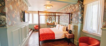 The Carre Arms Hotel