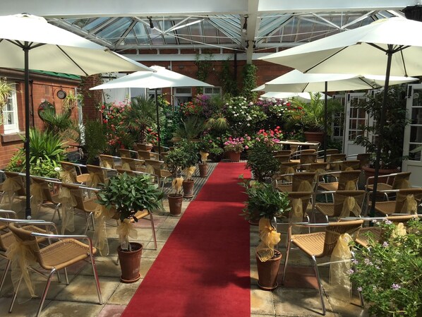 Indoor wedding - The Carre Arms Hotel (Sleaford)