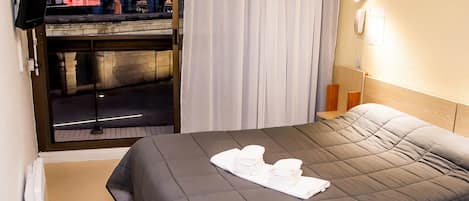 Chambre Double | Coffres-forts dans les chambres, bureau, rideaux occultants