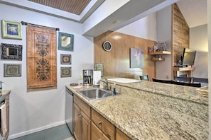Interior - Mt Crested Butte 'Cajun Chalet' Condo: Walk to Ski (Crested Butte)