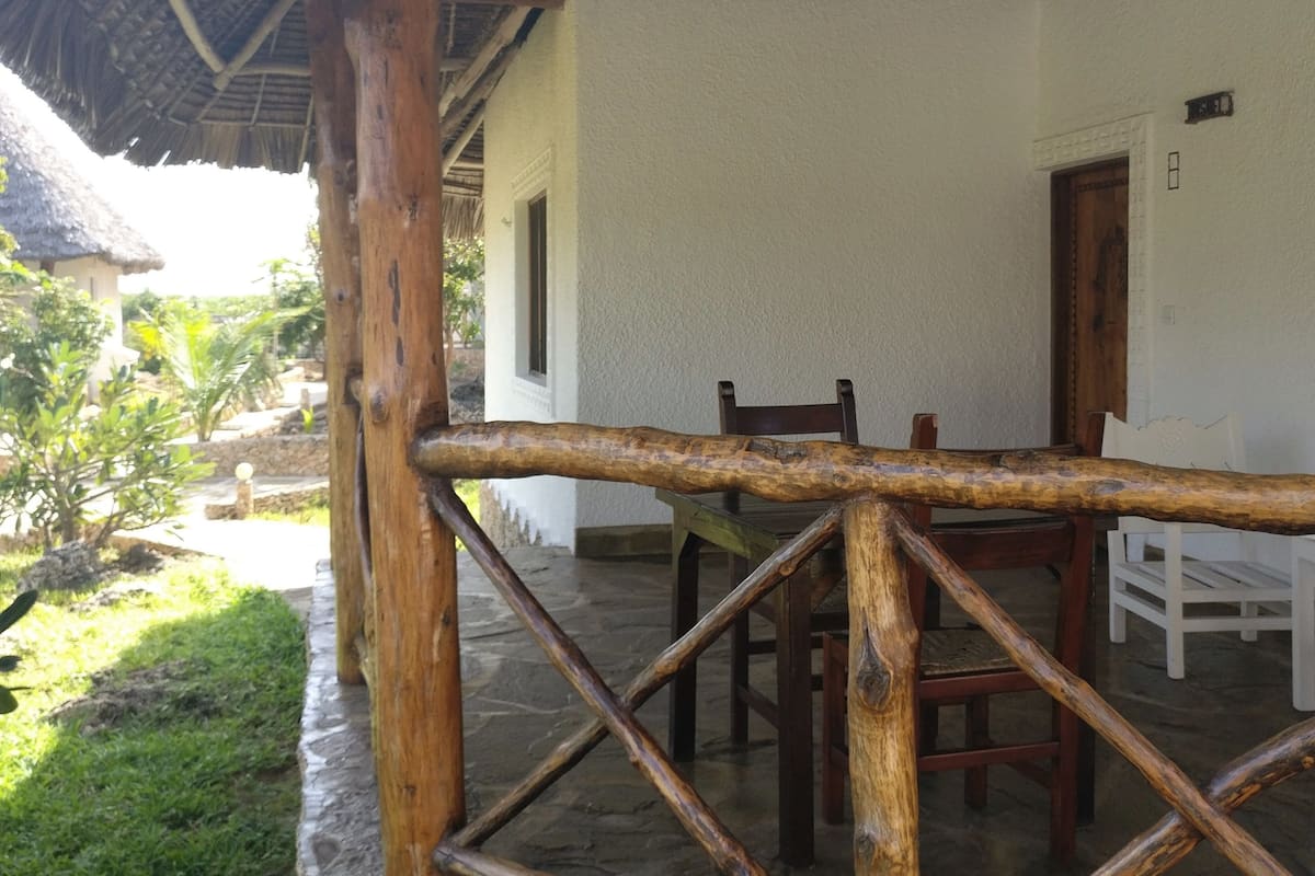 Comfort Cottage, 1 Bedroom, Pool View | Desk, WiFi (free)