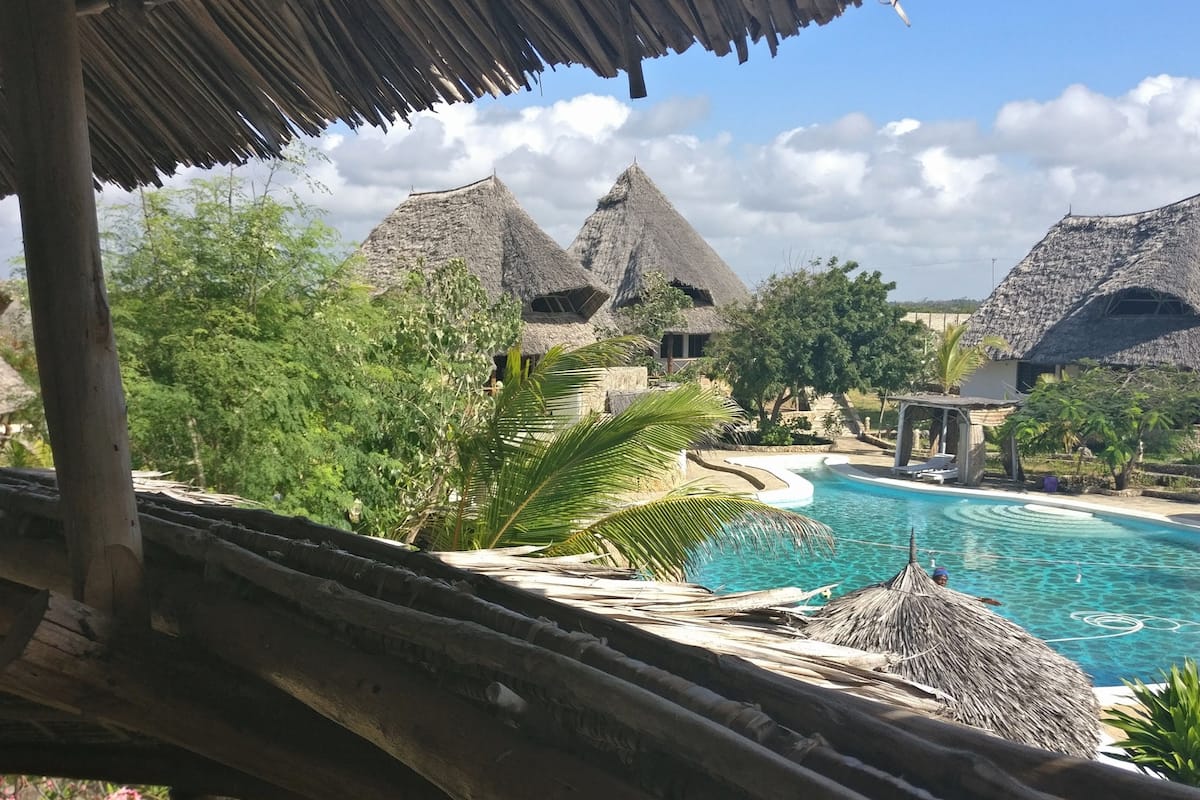 Comfort Cottage, 4 Bedrooms, Kitchenette, Pool View