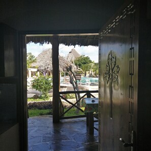 Comfort Cottage, Non Smoking, Pool View | Desk, free WiFi