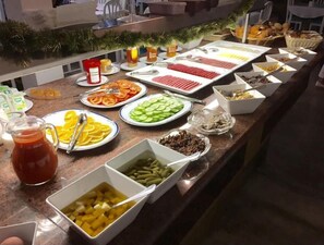 Morgenmadsbuffet hver dag (14.00 EUR pr. person)