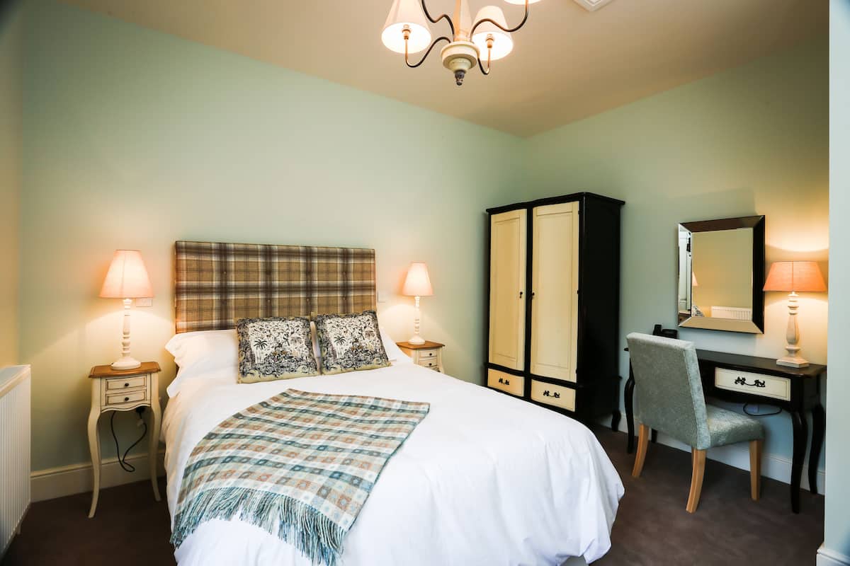 Deluxe Double Room, 1 Queen Bed, Ensuite, Garden View