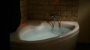 Romantische Suite, Badewanne | Whirlwanne