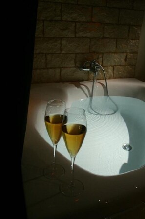 Romantic Suite, Bathtub | Jetted bathtub - B&B H501 (Rome)