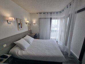 雙人房 | 獨特裝潢、布置獨特、書桌、遮光布/窗簾