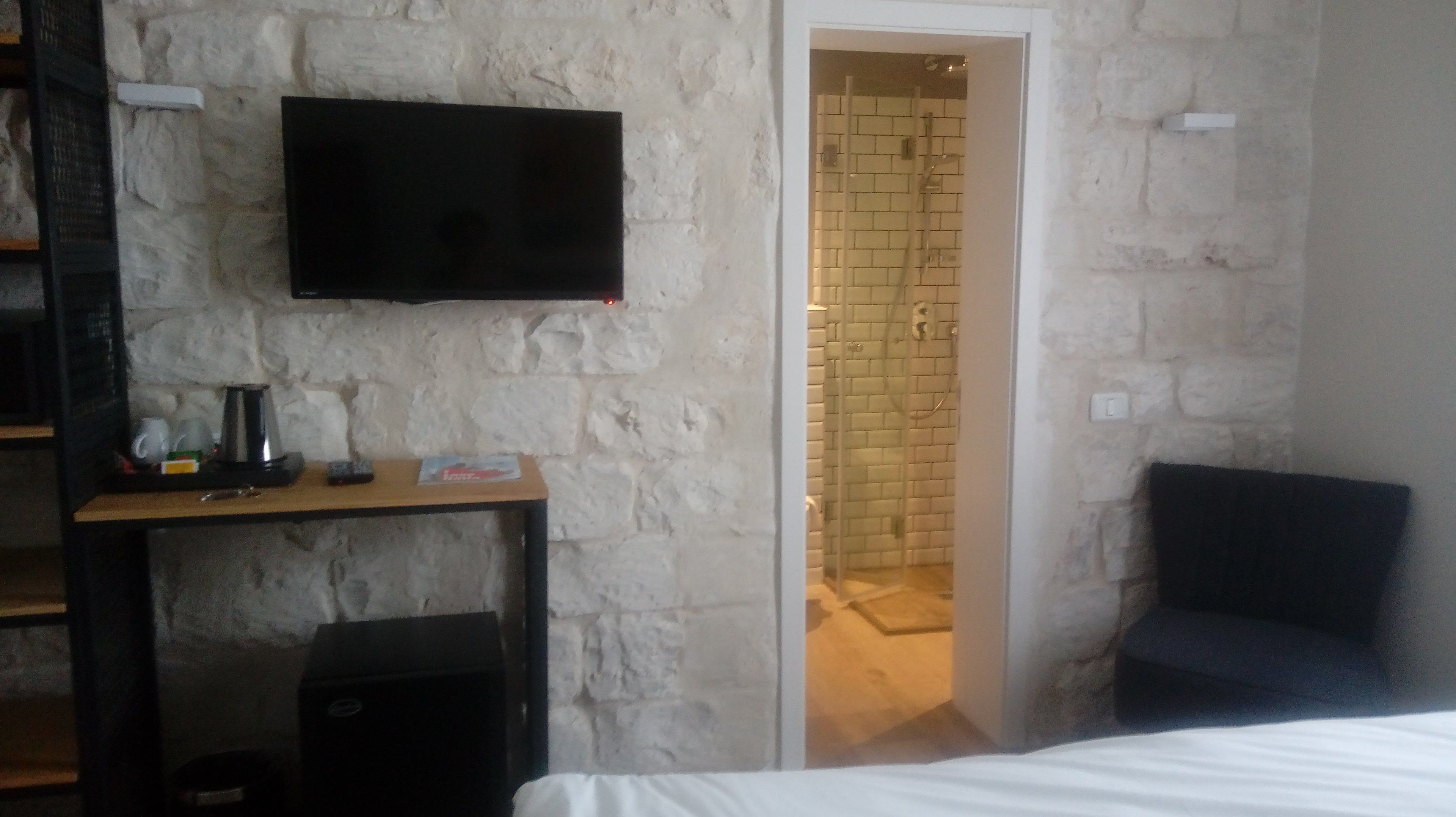 standard triple room | television