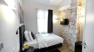 Economy Single Room | In-room safe, blackout drapes, iron/ironing board, free WiFi