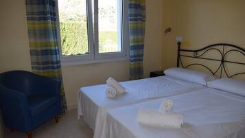 2 bedrooms, iron/ironing board, free WiFi, bed sheets