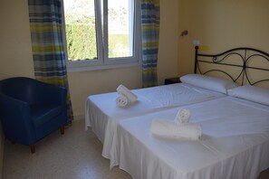 2 chambres, fer et planche à repasser, Wi-Fi gratuit, draps fournis