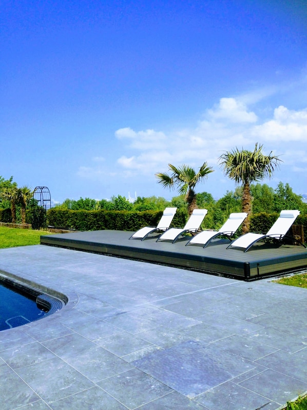 Outdoor pool, pool loungers