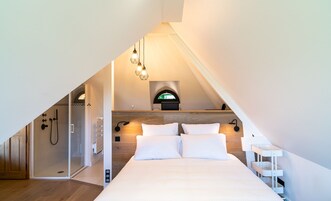 Classic Studio | Premium bedding, in-room safe, individually decorated