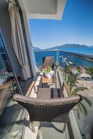 Standard Double or Twin Room (Side Sea View) | Minibar, in-room safe, desk, soundproofing