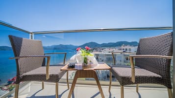 Standard Double or Twin Room (Side Sea View)